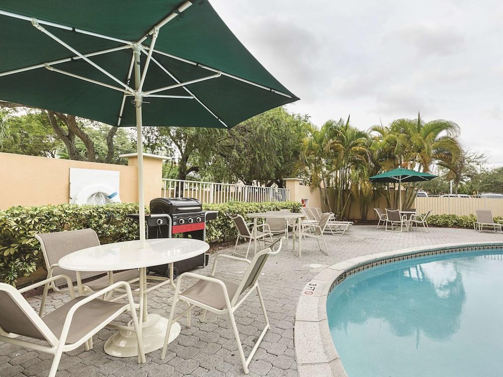 La Quinta By Wyndham Miami Lakes Exterior foto